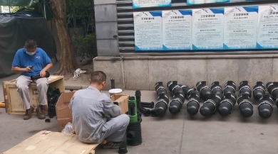 疊片污水處理器，正在裝配